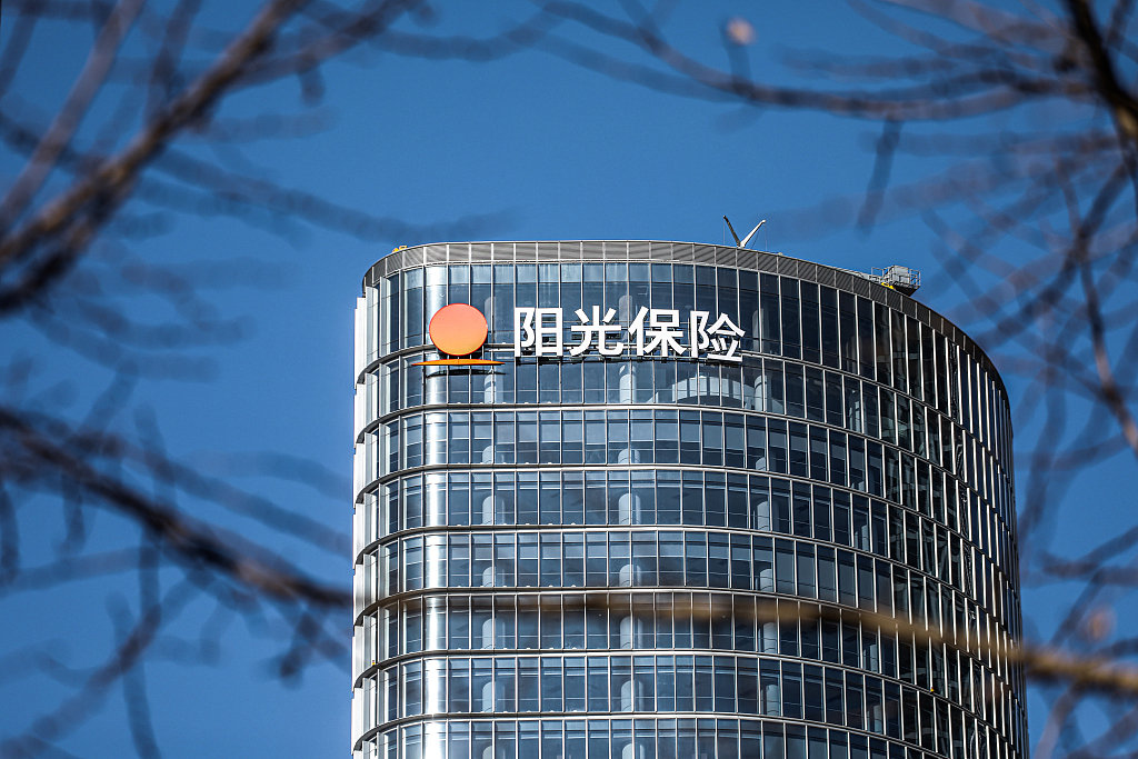阳光保险上市日，李明与友情的温馨故事启程