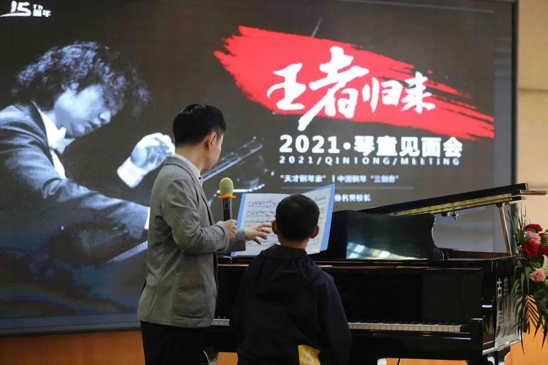 重庆万州明星踏足自然美景，探寻内心平静之旅
