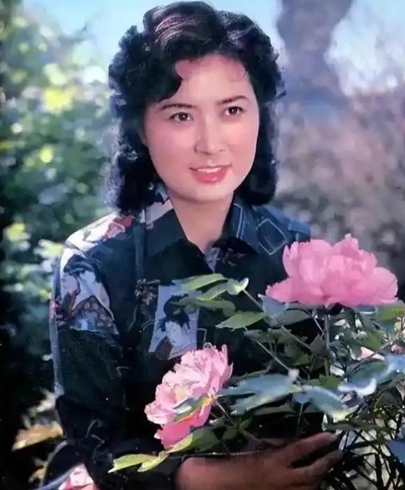 王玉华演员，日常中的爱与陪伴的温馨时光