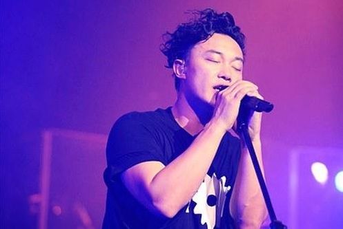 陈奕迅新歌，友情与家的温馨旋律之韵
